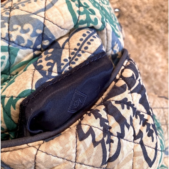 Authentic Vera B.- Santiago Crossbody bag in Superb like NEW condition! - Picture 10 of 12